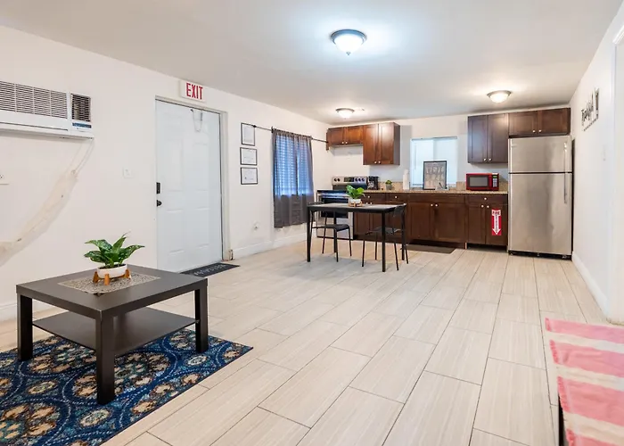Cozy Private Apts In Hollywood By Hard Rock Casino!