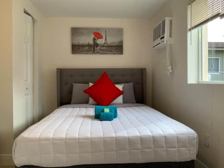 Cozy Private Apts In By Hard Rock Casino!