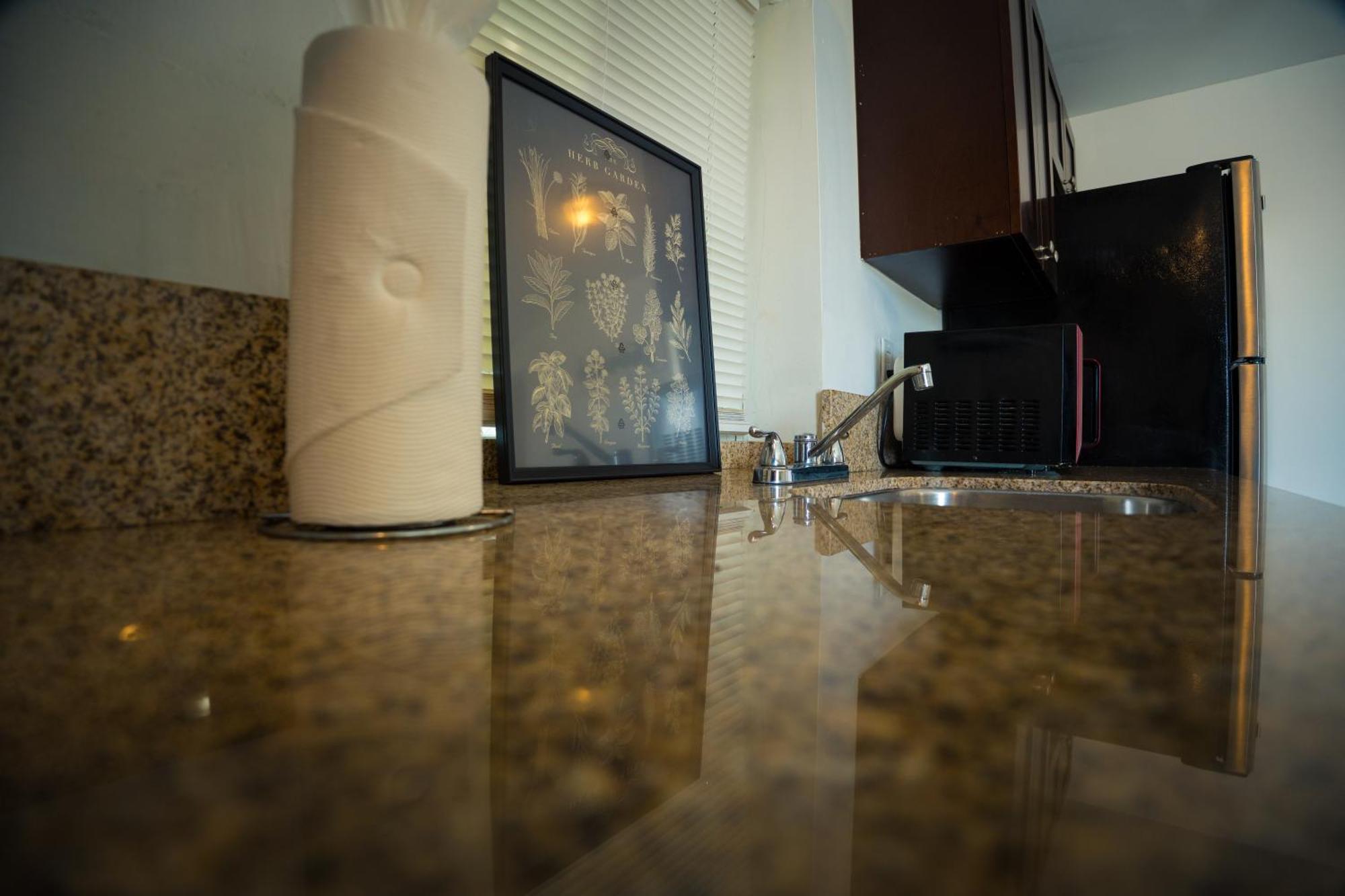 Cozy Private Apts In By Hard Rock Casino!