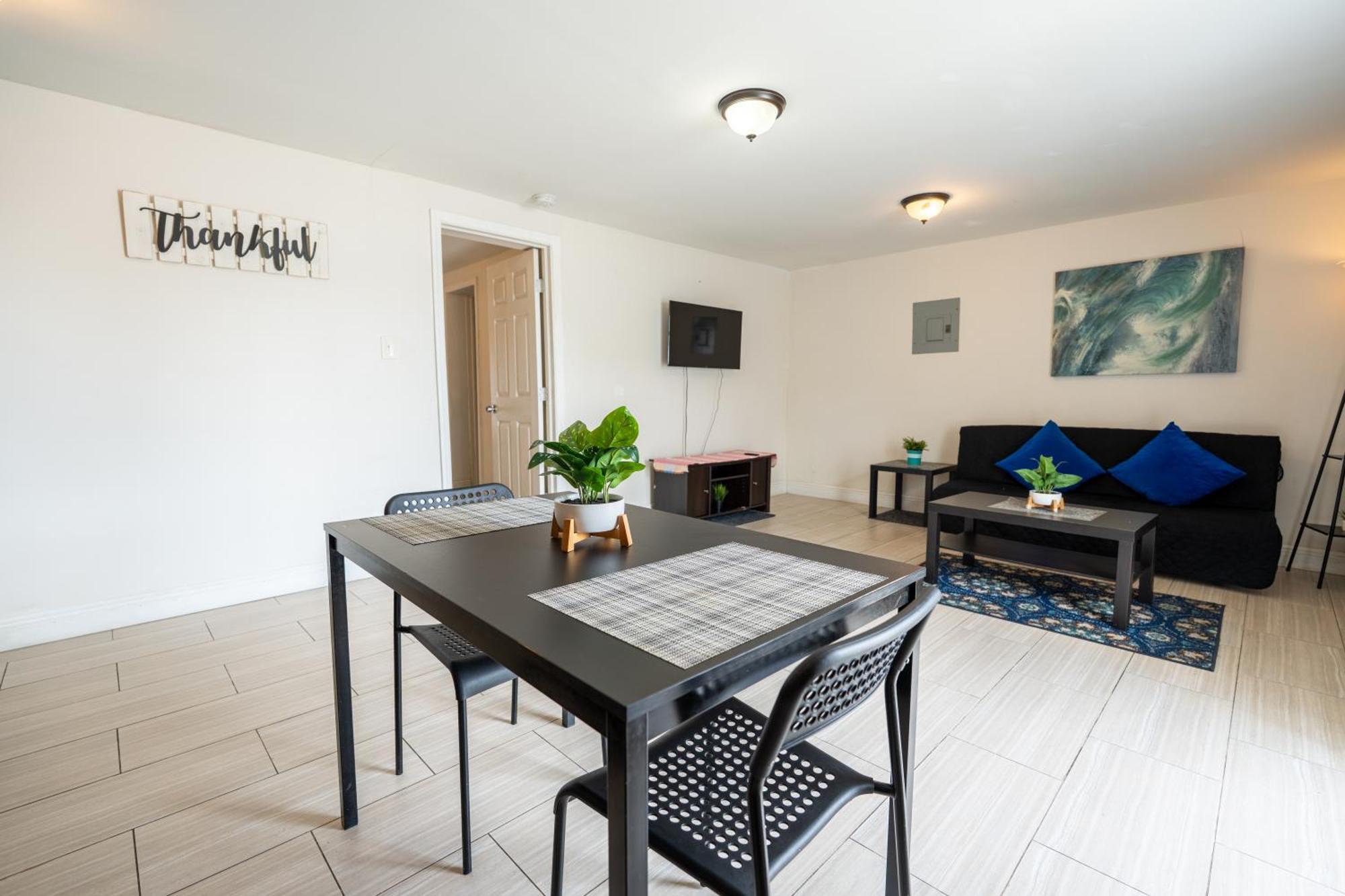 Cozy Private Apts In By Hard Rock Casino!